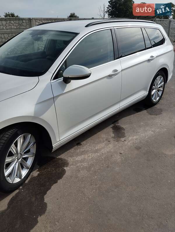 Універсал Volkswagen Passat 2015 в Старокостянтинові