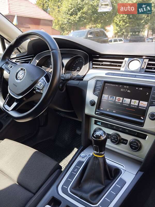 Універсал Volkswagen Passat 2015 в Старокостянтинові