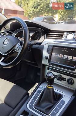 Универсал Volkswagen Passat 2015 в Староконстантинове