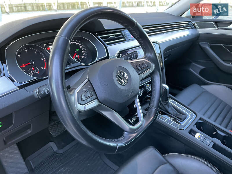 Универсал Volkswagen Passat 2019 в Львове