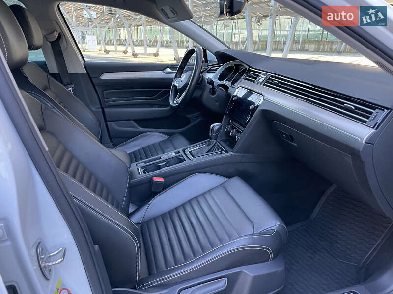 Универсал Volkswagen Passat 2019 в Львове