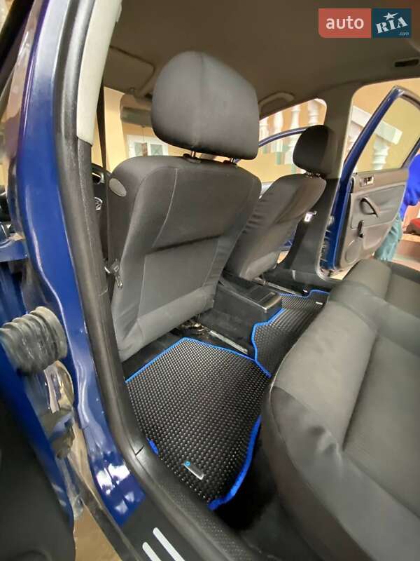 Седан Volkswagen Passat 2002 в Тячеві