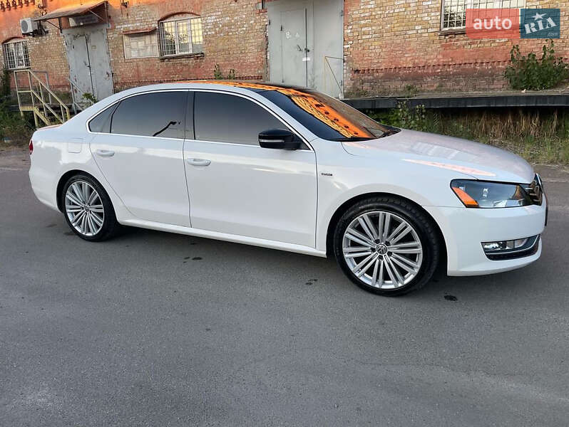 Седан Volkswagen Passat 2014 в Киеве