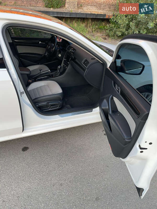 Седан Volkswagen Passat 2014 в Киеве