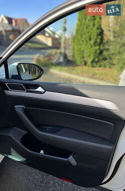 Универсал Volkswagen Passat 2015 в Киеве