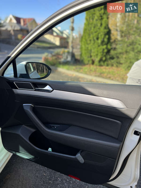 Універсал Volkswagen Passat 2015 в Києві
