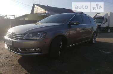 Універсал Volkswagen Passat 2011 в Житомирі