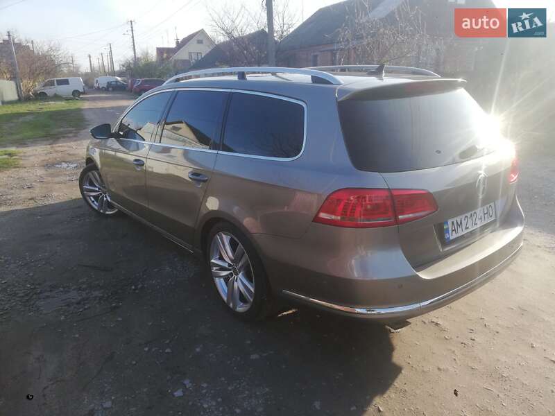 Універсал Volkswagen Passat 2011 в Житомирі