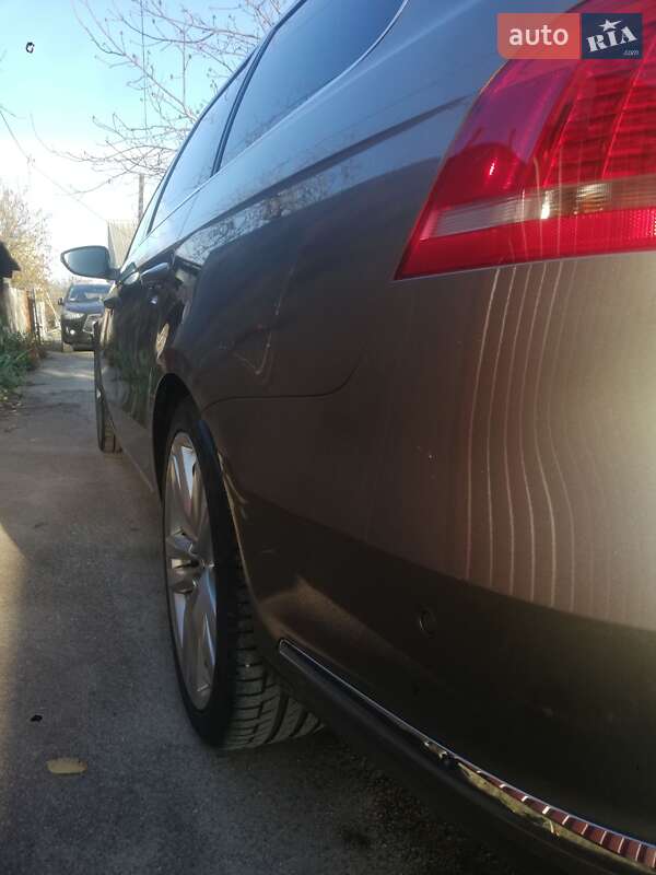 Універсал Volkswagen Passat 2011 в Житомирі