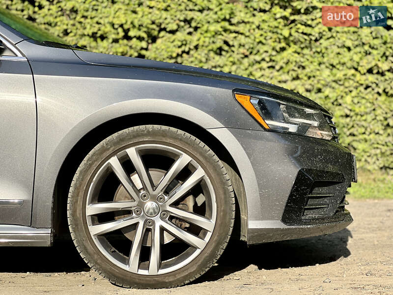Седан Volkswagen Passat 2016 в Луцьку