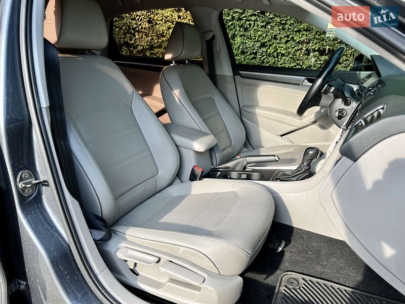 Седан Volkswagen Passat 2016 в Луцьку