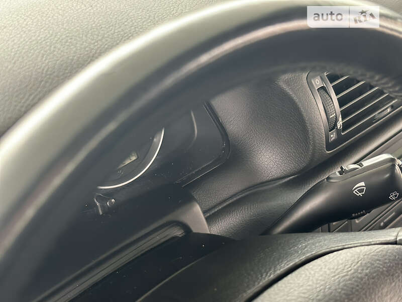 Седан Volkswagen Passat 2001 в Житомирі