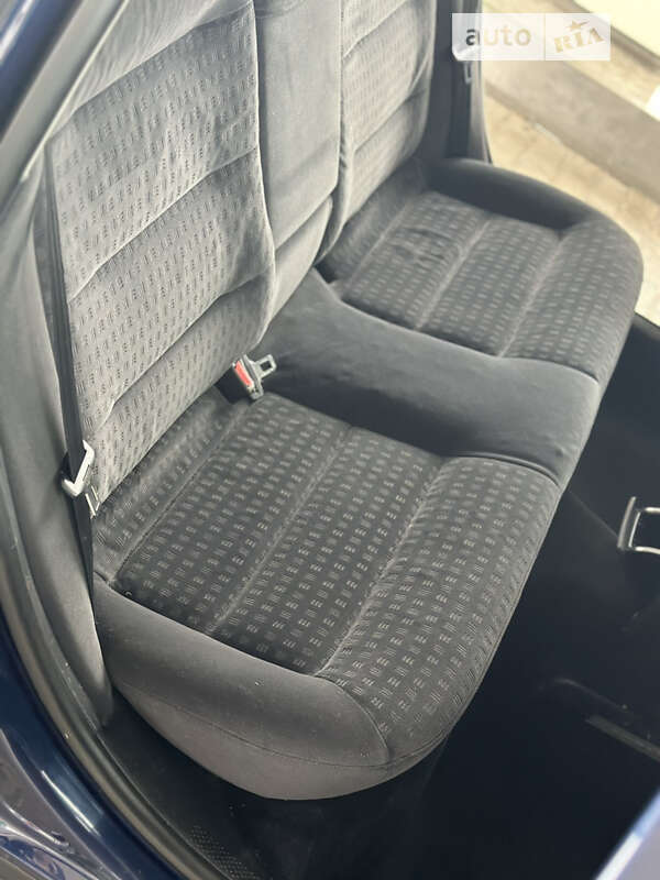 Седан Volkswagen Passat 2001 в Житомирі