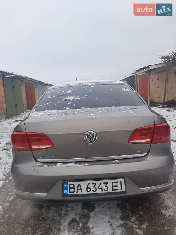 Седан Volkswagen Passat 2011 в Кропивницком