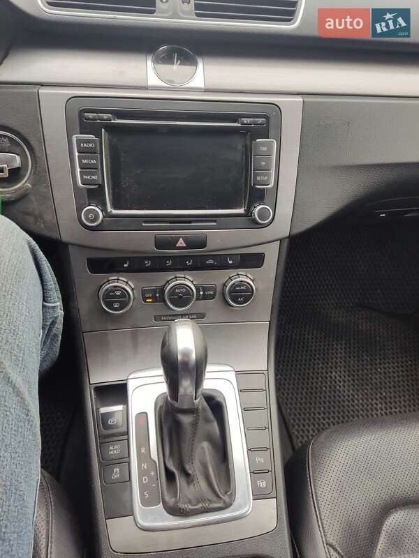 Универсал Volkswagen Passat 2011 в Старом Самборе