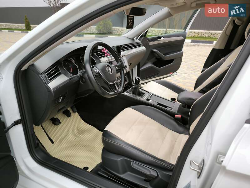 Універсал Volkswagen Passat 2015 в Дунаївцях