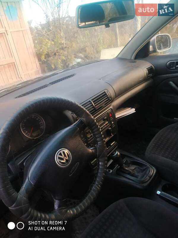 Універсал Volkswagen Passat 2001 в Тростянці
