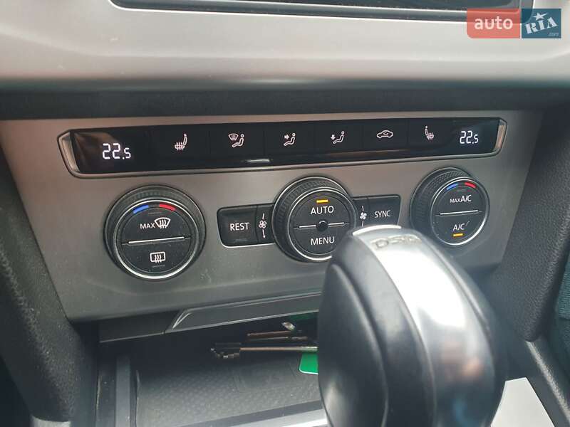 Універсал Volkswagen Passat 2015 в Запоріжжі