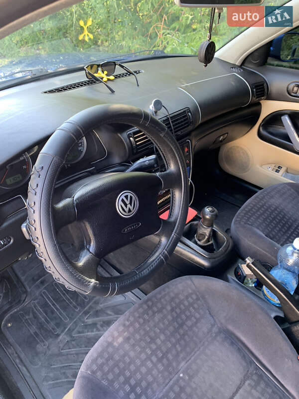 Седан Volkswagen Passat 2002 в Житомирі