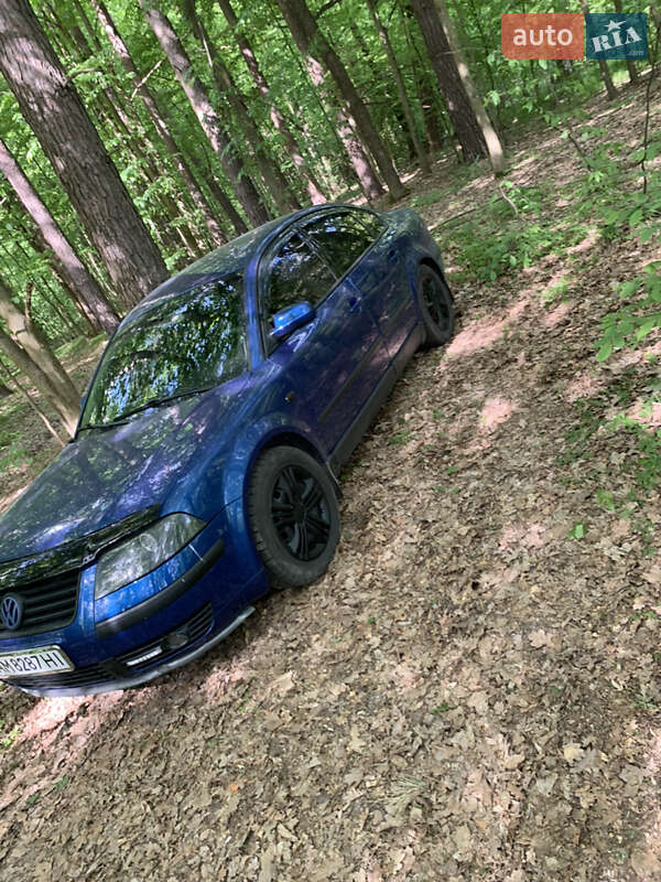 Седан Volkswagen Passat 2002 в Житомире