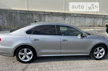 Седан Volkswagen Passat 2013 в Львові