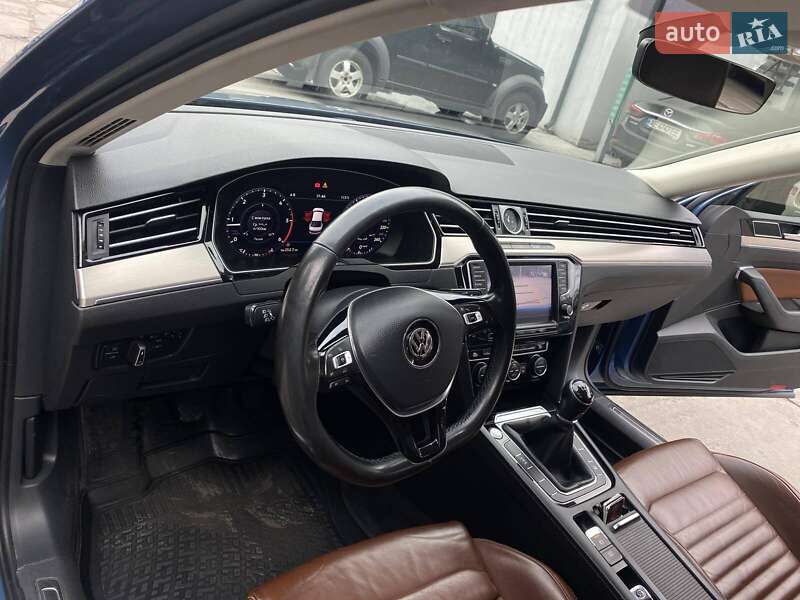 Седан Volkswagen Passat 2016 в Днепре