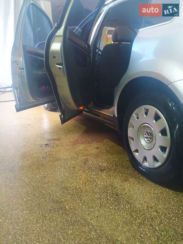 Седан Volkswagen Passat 2005 в Бурині