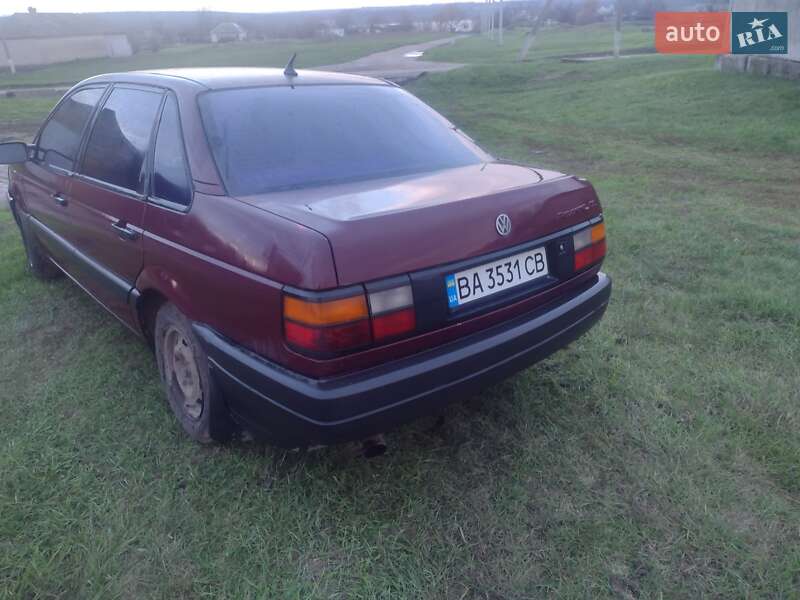 Седан Volkswagen Passat 1988 в Кропивницком