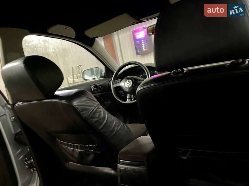 Седан Volkswagen Passat 2001 в Гребінці