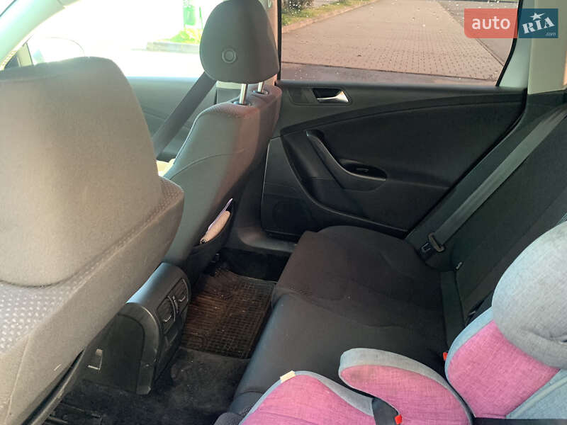 Універсал Volkswagen Passat 2009 в Тячеві