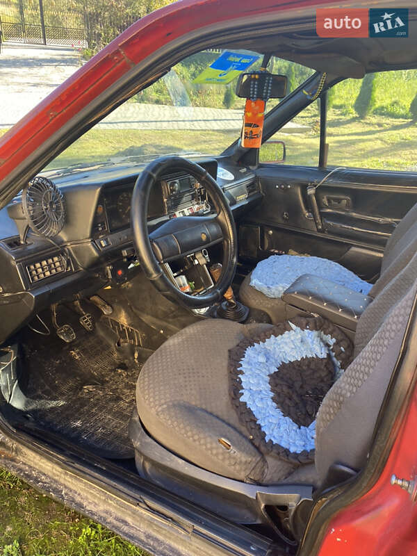 Универсал Volkswagen Passat 1986 в Бориславе