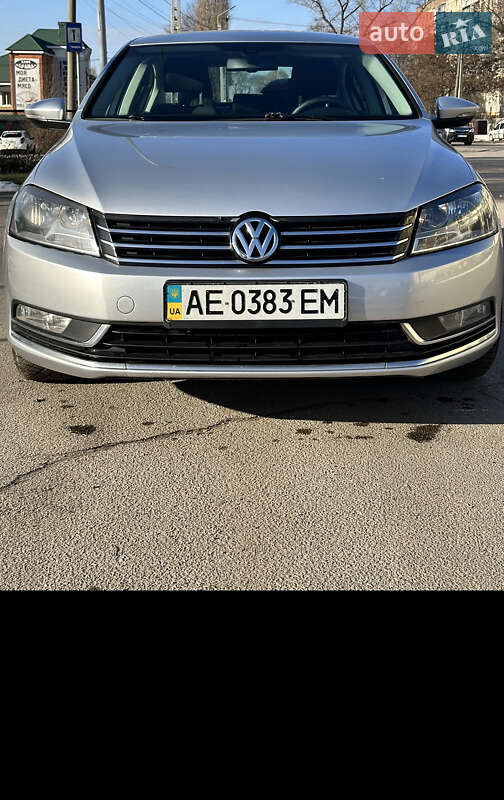 Седан Volkswagen Passat 2011 в Новомосковске