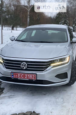 Седан Volkswagen Passat 2020 в Рівному