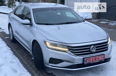 Седан Volkswagen Passat 2020 в Ровно