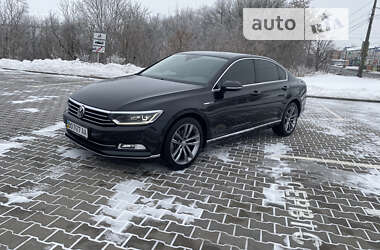 Седан Volkswagen Passat 2016 в Тернополе