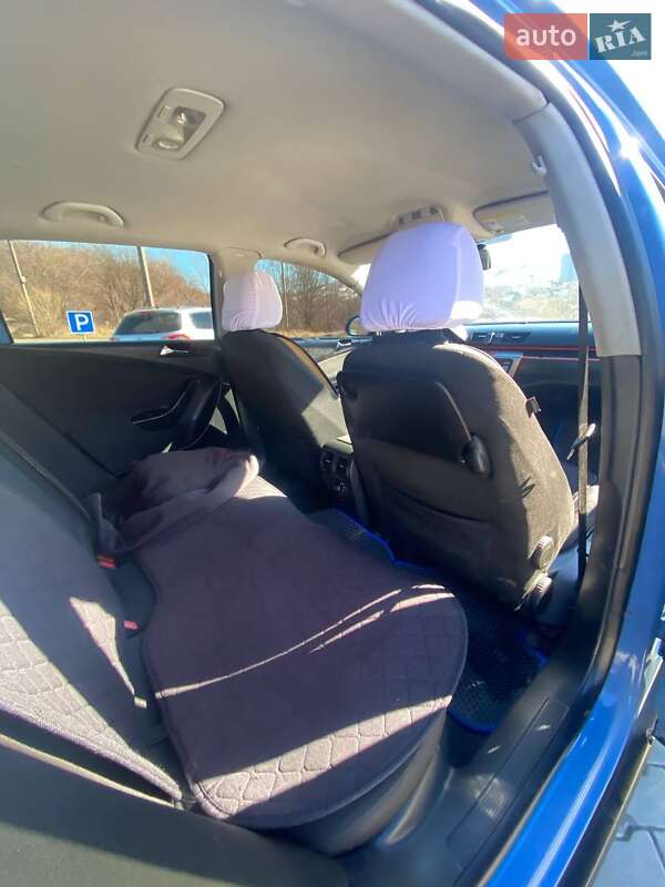 Універсал Volkswagen Passat 2006 в Воловцю