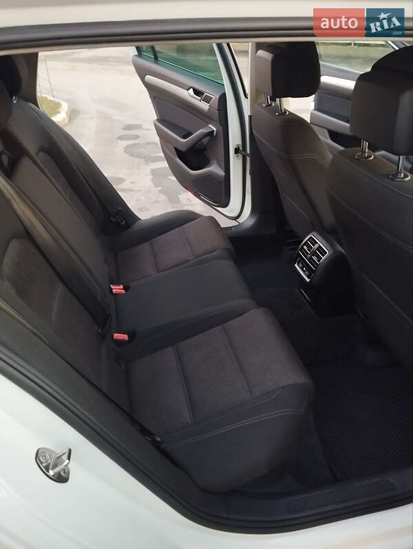 Універсал Volkswagen Passat 2015 в Старокостянтинові