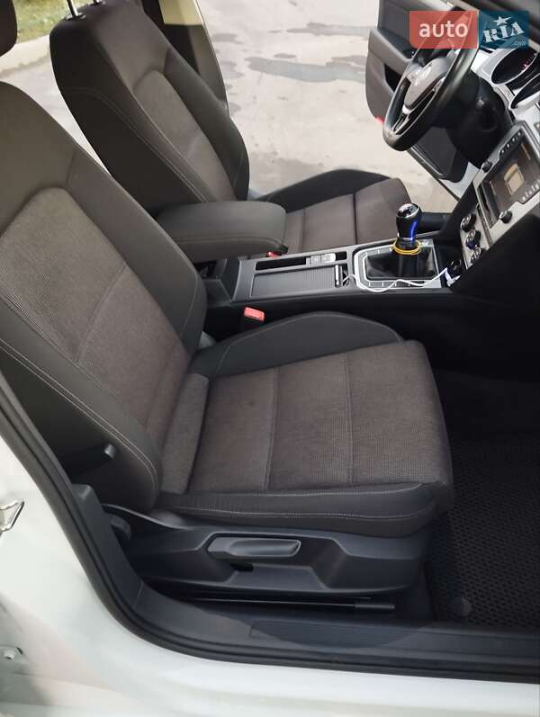 Універсал Volkswagen Passat 2015 в Старокостянтинові