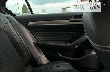Седан Volkswagen Passat 2020 в 