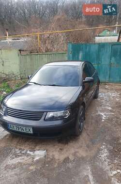 Седан Volkswagen Passat 1997 в Харькове