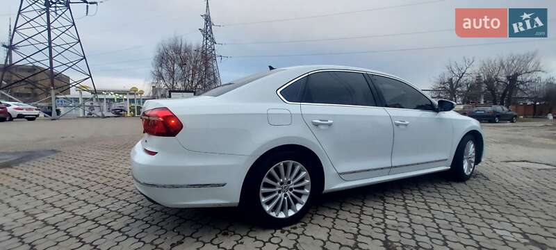 Седан Volkswagen Passat 2016 в Черновцах