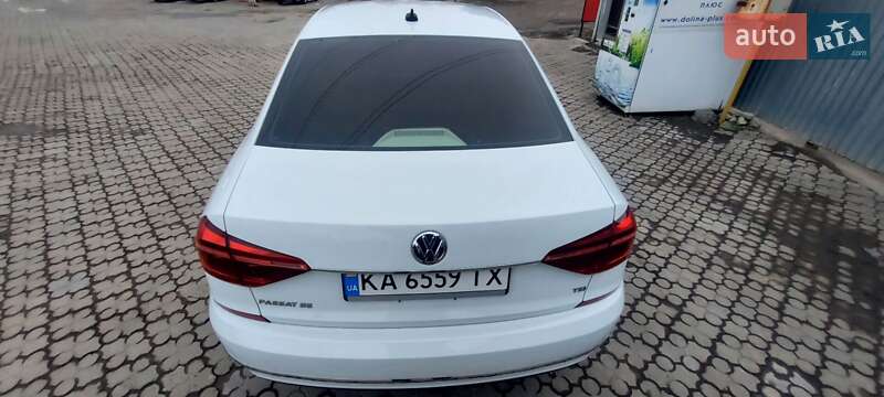 Седан Volkswagen Passat 2016 в Черновцах