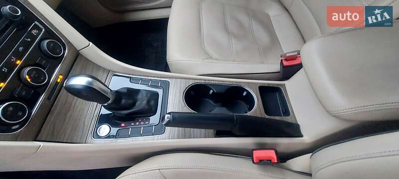 Седан Volkswagen Passat 2016 в Черновцах