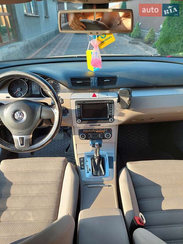 Универсал Volkswagen Passat 2010 в Врадиевке
