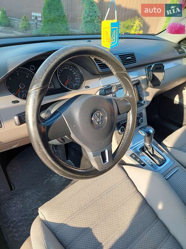 Универсал Volkswagen Passat 2010 в Врадиевке
