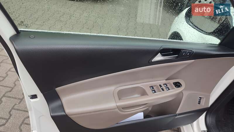 Універсал Volkswagen Passat 2010 в Тернополі