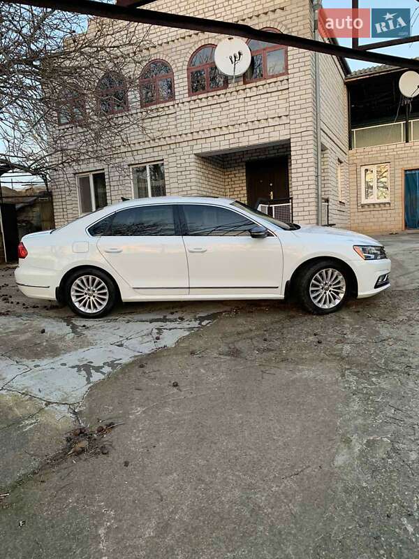 Седан Volkswagen Passat 2015 в Одесі