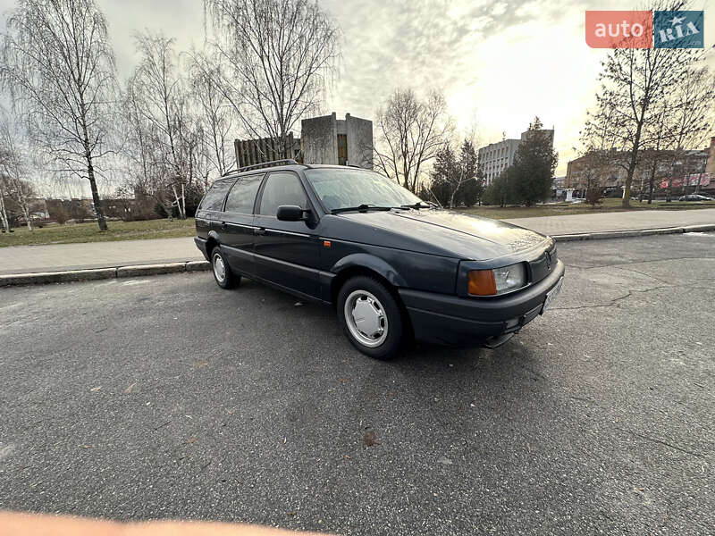 Універсал Volkswagen Passat 1992 в Харкові