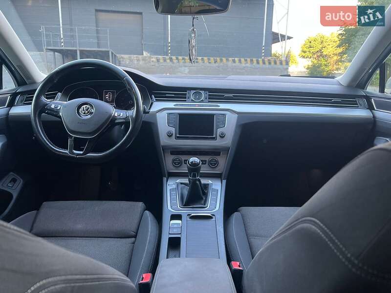 Седан Volkswagen Passat 2015 в 
