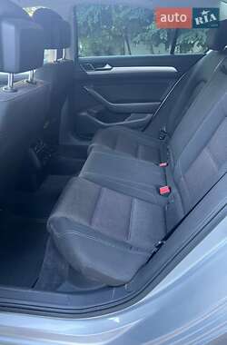 Седан Volkswagen Passat 2015 в 